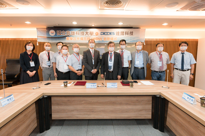 双边将透过合作平台连接产学之间的衔接过程，从学校端到就业端无缝接轨，协助学生顺利度过职场探索期。(照片/高雄科技大学提供)