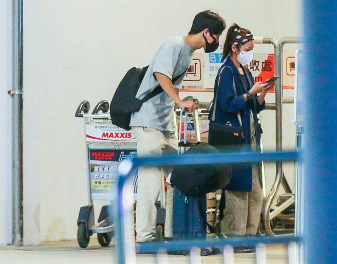 黄姵嘉和邱昊奇日前同游金门，互动像热恋的情侣。（粘耿豪摄）