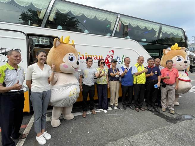 遊客從台中搭台灣好行集集線到南投縣集集，將可節省約20分鐘路程。（楊靜茹攝）