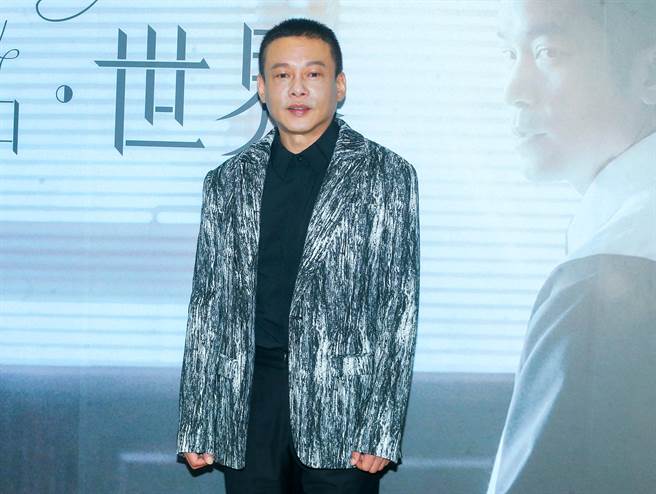 李康生在片中饰演补习班狼师。（粘耿豪摄）