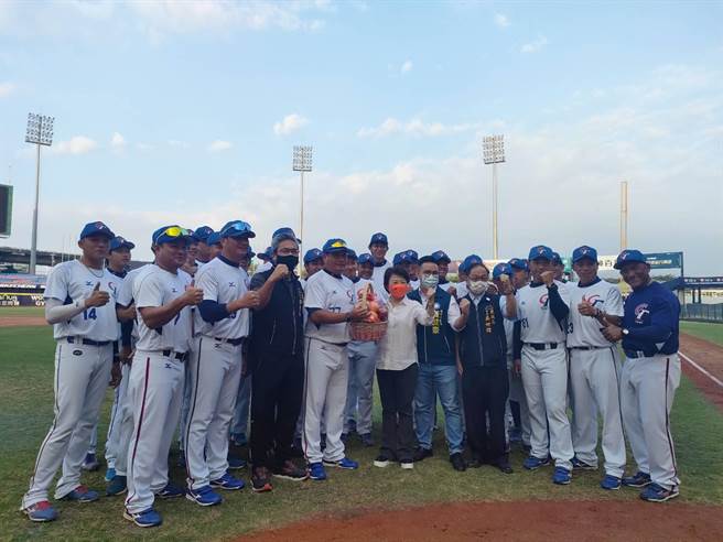 台中市长卢秀燕表示，这是疫情后第1个在台湾、台中登场的世界棒球赛事，可说是全球瞩目。（潘虹恩摄）