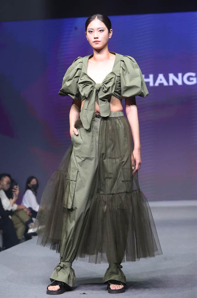 「2022臺北时装周SS23」宣告活动，由设计师品牌 「DOUCHANGLEE」所设计的服饰。（郑任南摄） 
