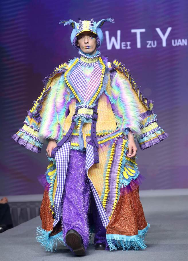 「2022臺北时装周SS23」宣告活动，由设计师品牌 「WEI TZU-YUAN 」所设计的服饰。（郑任南摄） 