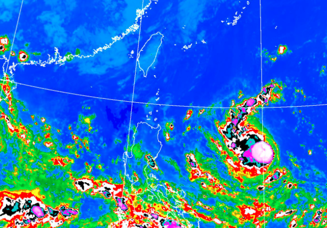 轻颱「诺卢」的移动路径有如螃蟹走路，但对台湾不会有直接影响。（图／撷取自气象局官网）