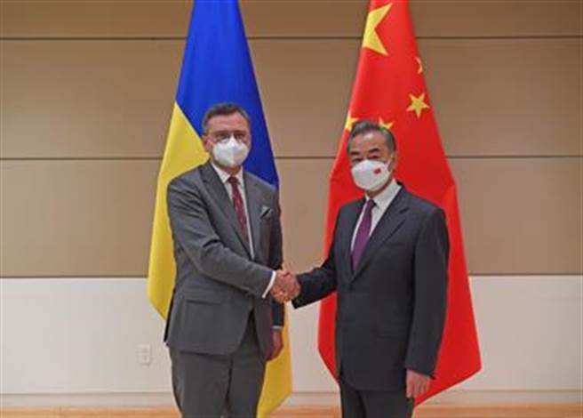 王毅見烏克蘭外長強調不袖手旁觀、不火上澆油、不趁機牟利。（中國外交部）