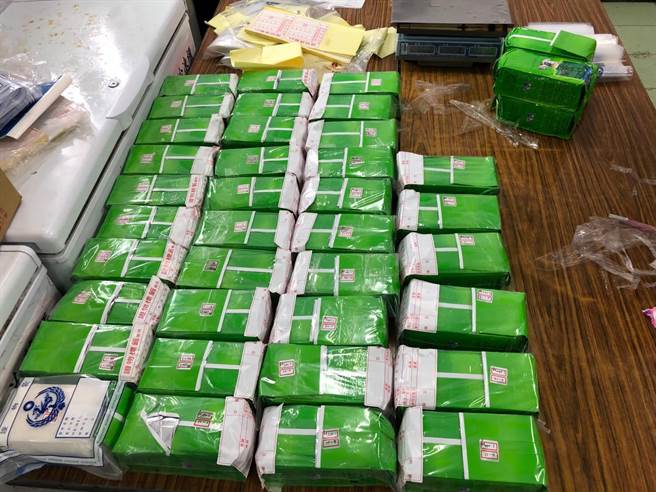 基隆地检署起诉在外海丢包K他命的戴姓船主及陈姓船长，并声请没收渔船。（基隆地检署提供／张志康基隆传真）