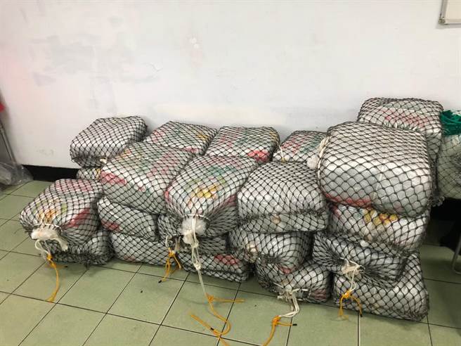 基隆地检署起诉在外海丢包K他命的戴姓船主及陈姓船长，并声请没收渔船。（基隆地检署提供／张志康基隆传真）