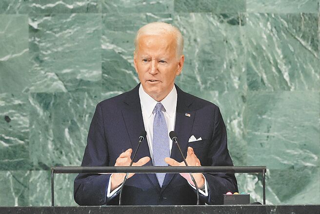 拜登在聯合國大會談台海，政大外交系副教授黃奎博評析，美國政府不希望任何一方單方面改變現狀，希望台海維持和平穩定。圖為美國總統拜登21日在聯合國大會上演說。（路透）