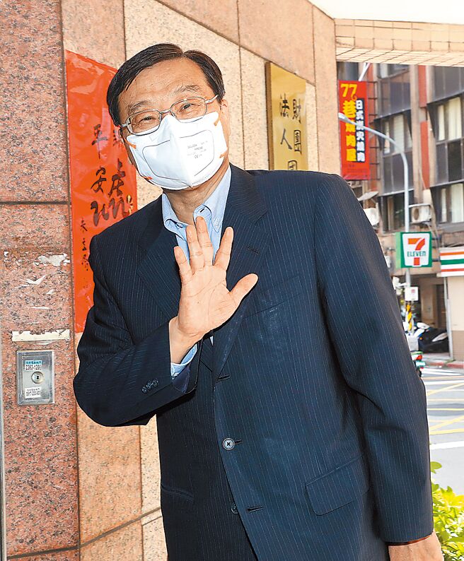 立法院开议，国民党团指出，本土新冠肺炎疫情已与两年前不同，行政院应适时修正《严重特殊传染性肺炎防治及纾困振兴特别条例》过于严苛的规定。图为国民党团总召曾铭宗。（刘宗龙摄）