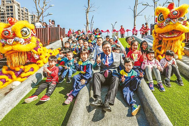 新竹县长杨文科指连任后施政目标力求「4高1低」，每乡镇至少有1座共融式特色公园，让民眾「乐安居」。（罗浚滨摄）