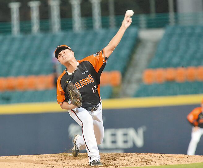 统一狮投手林子崴暌违1119天再度先发，但是撑不过3局提前退场。（郑任南摄）