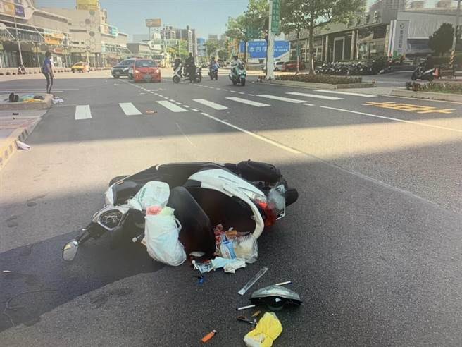 桃園市72歲邱姓機車騎士在春日路與陳姓汽車駕駛發生碰撞，邱男送醫不治。(翻攝照片)