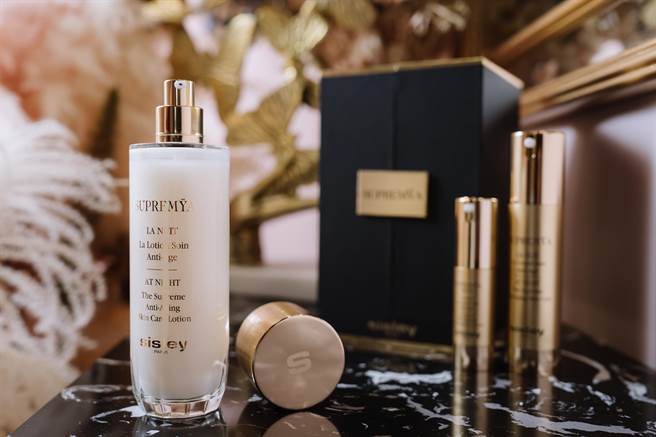 Sisley极致夜间奇蹟修护前导水精华情境图。（ Sisley提供）