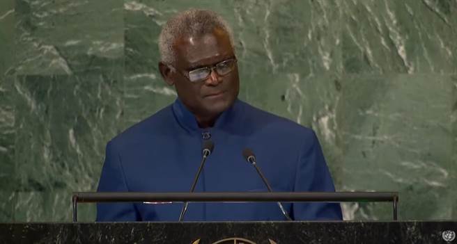 索羅門群島總理蘇嘉瓦瑞在聯合國大會哀怨與大陸建交以來不斷遭指責恐嚇。（觀察者網／視訊截圖）