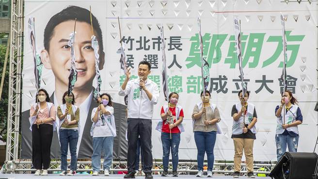 民进党竹北市长参选人郑朝方成立竞选总部，指「竹北不要炒地皮市长」。（罗浚滨摄）