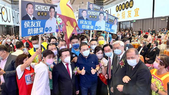 新北市長侯友宜今日出席新北市彰化同鄉會活動，這也是侯友宜選舉辦公室成立以來首場公開造勢活動。（呂健豪攝）