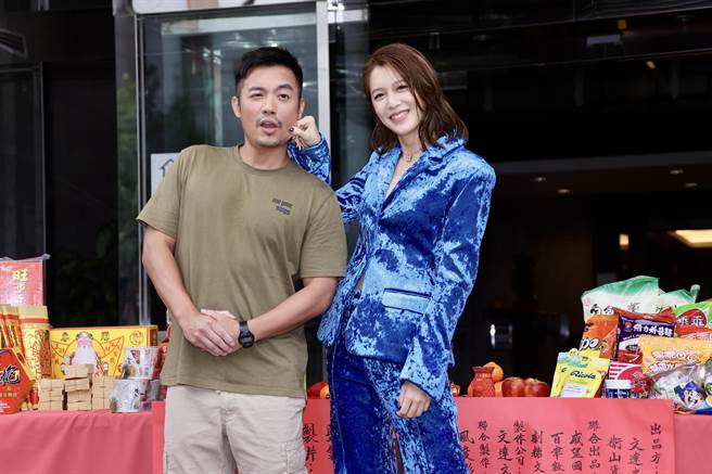 刘奕儿（右）跟范逸臣之间有刺激的情感纠葛。（罗永铭摄）