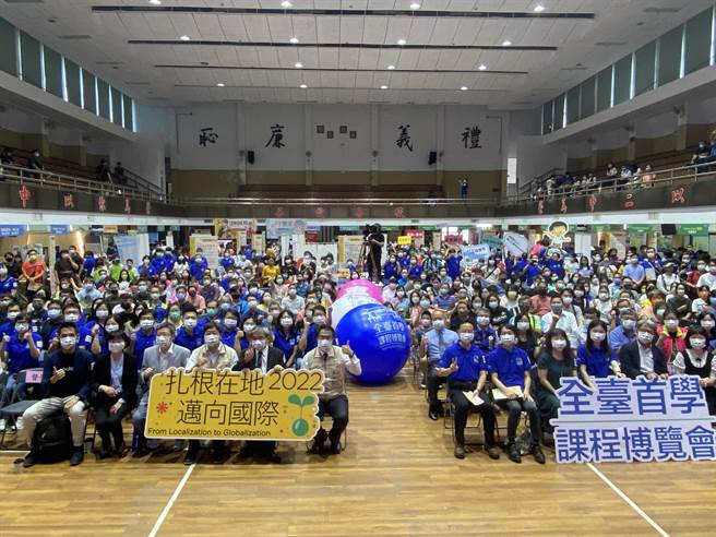 第4届全台首学课程博览会今日在台南二中盛大登场。(曹婷婷摄)