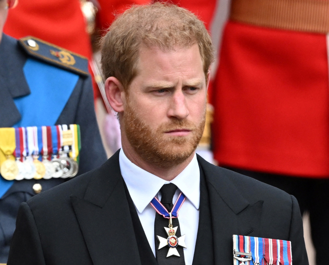 萨塞克斯公爵哈利9月19日抵达温莎城堡（Windsor Castle）圣乔治礼拜堂（St George's Chapel），准备出席女王的下葬仪式。（路透）