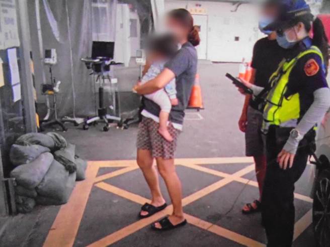 在警方协助开道下，原本25分车程，仅花12分钟就抵达医院，让翁姓夫妻满心感谢。（竹崎分局提供∕吕妍庭嘉义传真）