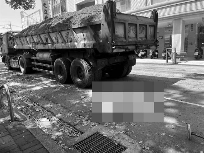 泰籍移工遭倒車同事輾斃。（民眾提供／陳淑娥台中傳真）