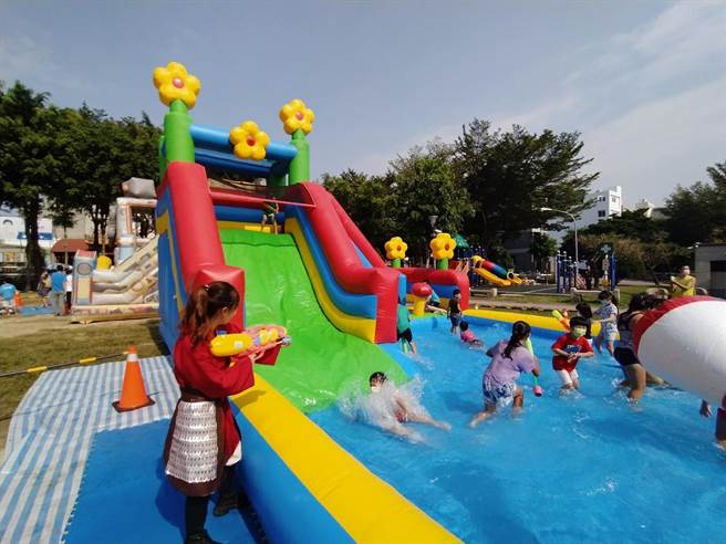 市议员参选人蔡怡萱24日在田心公园举办丰后军水陆训练。（蔡怡萱提供／陈淑娥台中传真）