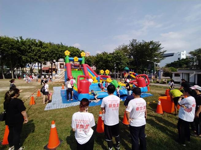 市议员参选人蔡怡萱24日在田心公园举办丰后军水陆训练。（蔡怡萱提供／陈淑娥台中传真）