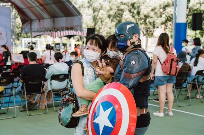 苗栗家扶中心24日在竹南运动公园篮球场，举办「LOVE YOU❤童在一起」亲子嘉年华。（苗栗家扶中心提供／谢明俊苗栗传真）