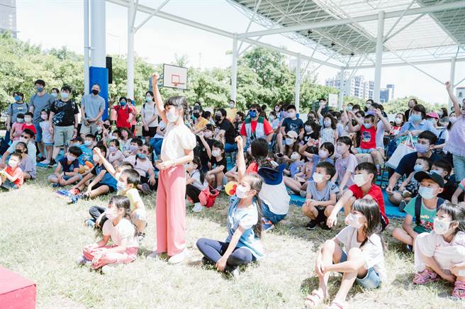 苗栗家扶中心24日在竹南运动公园篮球场，举办「LOVE YOU❤童在一起」亲子嘉年华。（苗栗家扶中心提供／谢明俊苗栗传真）