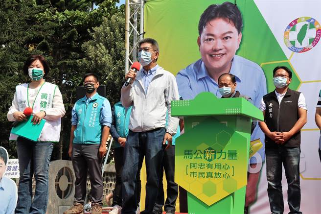 立委楊曜說黃健忠是他在民進黨內的好夥伴，如當上市長之後，如果需要中央的各項支援，他一定全力以赴幫忙完成。（張茂雄攝）