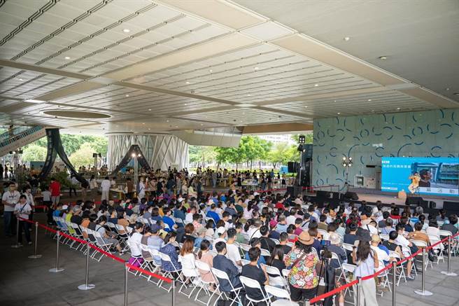 「2022高雄城市书展：左图右书」24日于高雄总图及承风青鸟书店盛大登场，吸引1300多位民眾前往参与。（高市文化局提供／杨舒婷高雄传真）