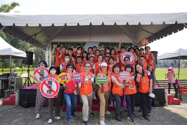 反菸拒槟办健走，千人响应健康生活。（南投县政府提供／廖志晃南投传真）