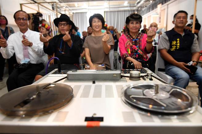 台东县政府首度办理「黑胶时代原住民音乐展」，24日正式启动。（庄哲权摄）