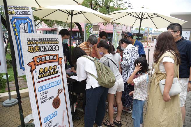 免费手作体验、创客市集等，连续2天多项活动，让现场民眾不亦乐乎。（翻摄照片／高雄洪靖宜传真）