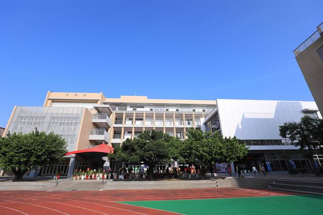 台中市神冈高工以机械科为发展主轴，新校舍修福楼24日落成启用。（陈淑娥摄）