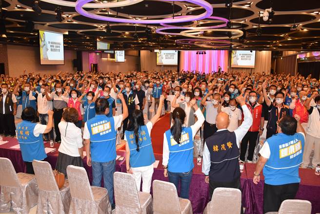 苗栗县长参选人锺东锦24日傍晚举行18乡镇市干部团结大会。（谢明俊摄）