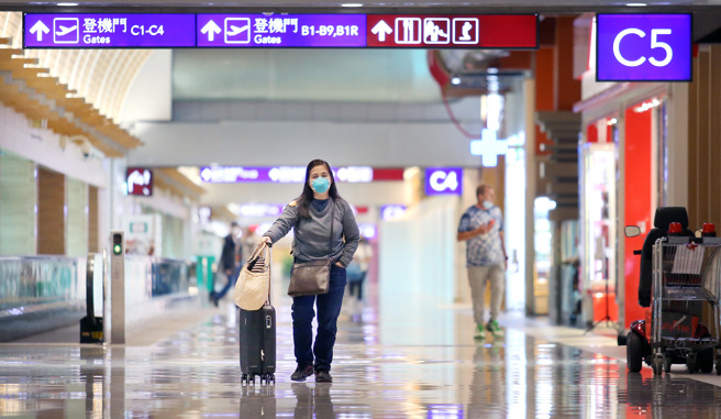 施打高端民眾想去日本旅遊，只能自費做PCR。至於PCR檢測費3500元有沒有機會調降？衛福部給答案。(圖／范揚光攝)