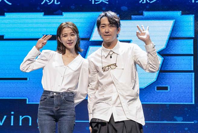 邵雨薇和施名帥一起擔任評審。（粘耿豪攝）