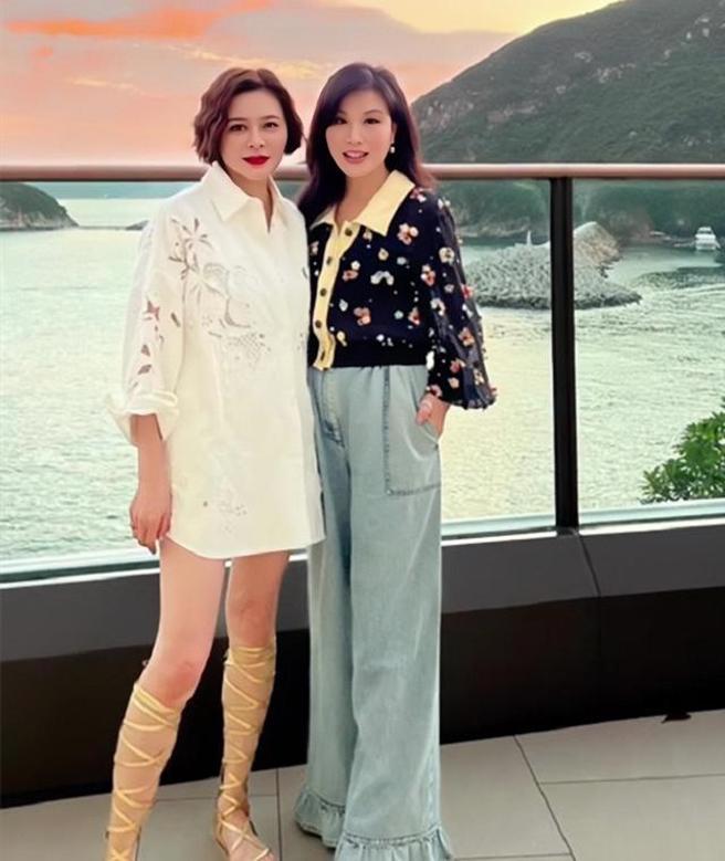 杨小娟替关之琳庆生。(图／取自微博)