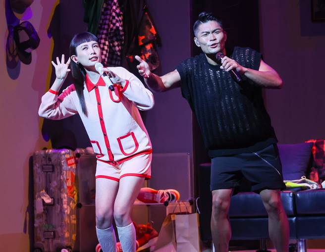 李玖哲今邀魏如萱同台合唱。（罗永铭摄）