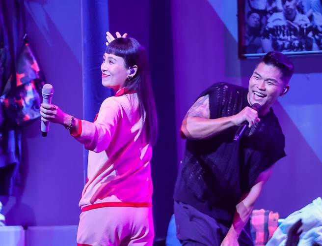 李玖哲今邀魏如萱同台合唱。（罗永铭摄）