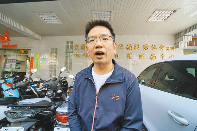 民進黨宜蘭縣長參選人江聰淵23日對論文抄襲風波，回應會虛心接受檢驗。（李忠一攝）