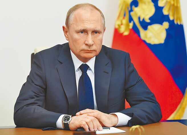 烏克蘭境內4分離地區舉行「入俄公投」，俄方放話，莫斯科軍火庫內包括戰略核武在內的任何武器，都可用於捍衛納入俄國的新地區。圖為俄羅斯總統普丁。（新華社）