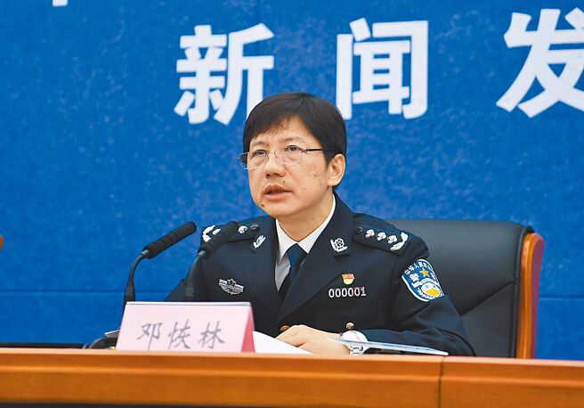 重庆市前副市长邓恢林受贿4267万多元人民币，被判刑15年。（中新社）