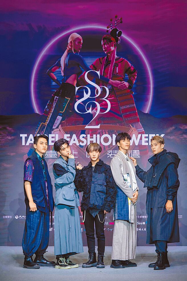 《原子少年》冠军团「天王星」分别以oqLiq、be homme、DYCTEAM现身力挺台湾设计师。（臺北时装周提供）