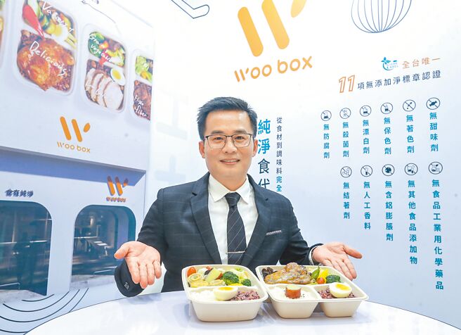 悟饕董事副总经理李镇岳强调，健康餐盒也能吃饱吃好又实惠，预期年底前WOO Box共上架8款口味，包含牛猪鸡和海鲜等主食。（粘耿豪摄）