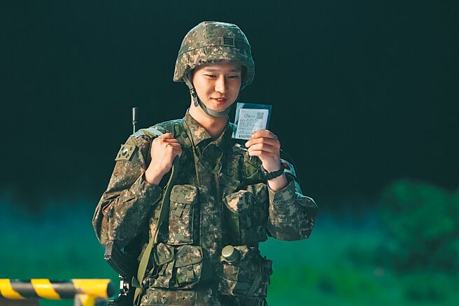 高庚杓暌违多年再演喜剧，在《乐透大作战》中饰演捡到乐透头彩的南韩兵长，以为人生即将转运。（采昌提供）