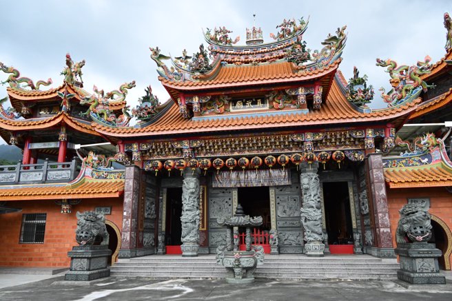 近几年随着动保意识抬头，越来越多宫庙也都有毛小孩「进驻」，图为嘉义县竹崎乡復金真武庙。（图/ 本报系资料照）