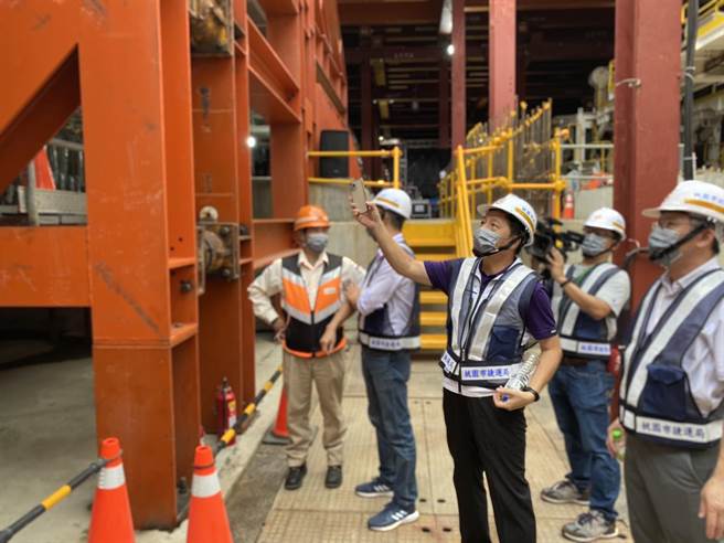 桃園市長參選人鄭寶清25日推出新政見，強化治安、道安、消安、住安與行安，要打造「五安城市」。(鄭寶清提供／蔡依珍桃園傳真)