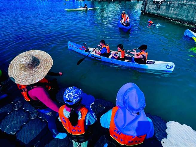 基隆港西国小邻近基隆港湾，每日可见船舶及游轮进出，学校透过课程设计带领学生走入港湾。（基隆市政府提供／陈彩玲基隆传真）